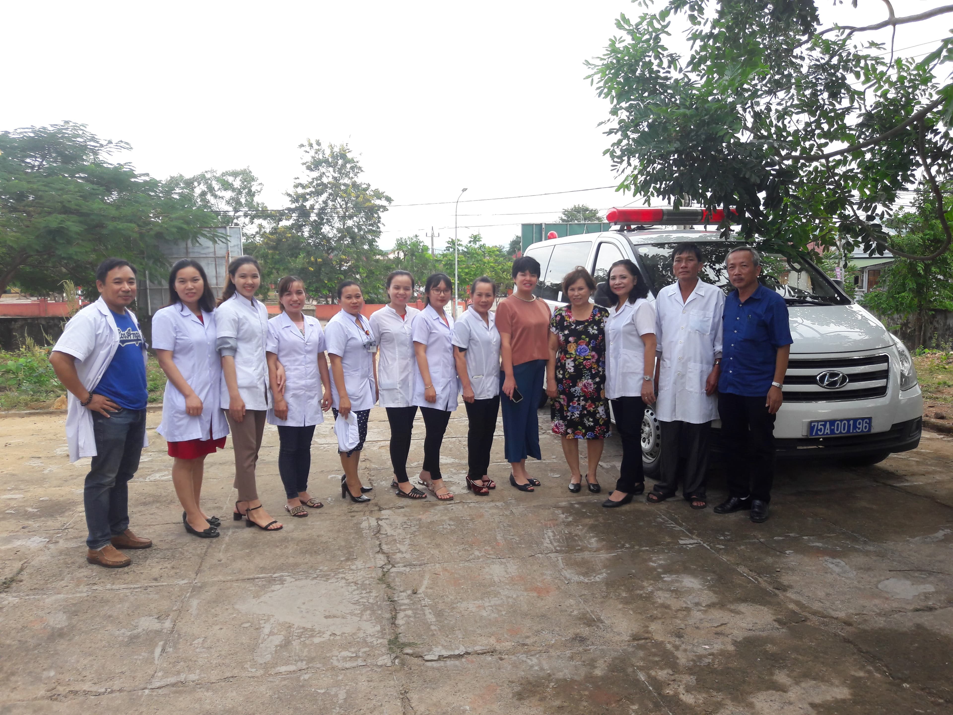 Tổ chức khám sức khỏe cho chị em phụ nữ ở vùng sâu, vùng xa tại thị trấn Lao Bảo, huyện Hướng Hóa, tỉnh Quảng Trị. 