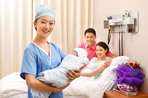 Ngày Nữ hộ sinh Quốc tế 5/5 tôn vinh nghề thắp lên những mầm sống tương lai