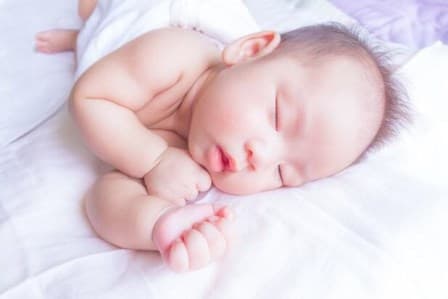 Trẻ cần ngủ bao nhiêu lâu là đủ để phát triển tốt?