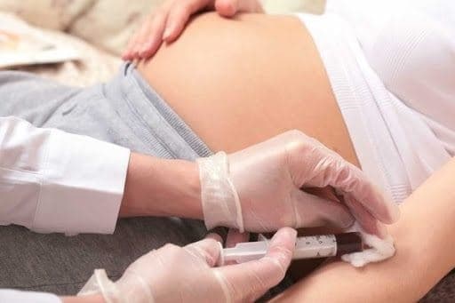 Phụ nữ mang thai chưa được tiêm phòng vaccine COVID-19 dễ gặp biến chứng nghiêm trọng hơn