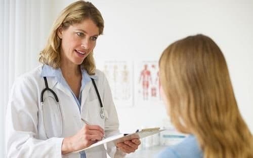 Rau tiền đạo kèm rau cài răng lược ở bà bầu nguy hiểm như nào?