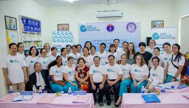 Khám sàng lọc Ung thư Cổ tử cung cho phụ nữ tỉnhThừaThiên Huế.