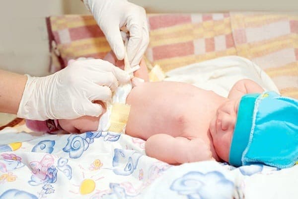 Mẹ cần làm gì để chăm sóc trẻ sơ sinh 1 tuần tuổi thật khoa học?