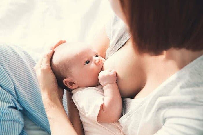 Phân biệt vàng da sơ sinh sinh lý và vàng da bệnh lý