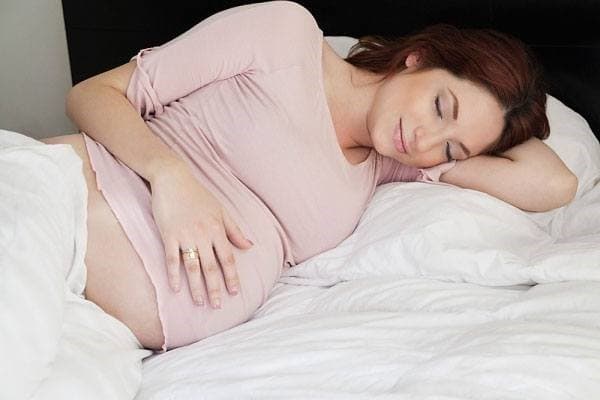 Mẹ bầu có biết: Ngủ đúng bên sẽ giúp giảm nguy cơ sảy thai và thai chết lưu