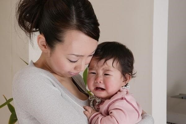 Cách trị mồ hôi trộm ở trẻ sơ sinh theo hướng dẫn của bác sĩ nhi khoa