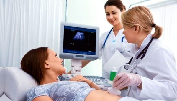 Mẹ bầu thèm ăn suốt ngày: Bình thường hay dấu hiệu bất ổn?