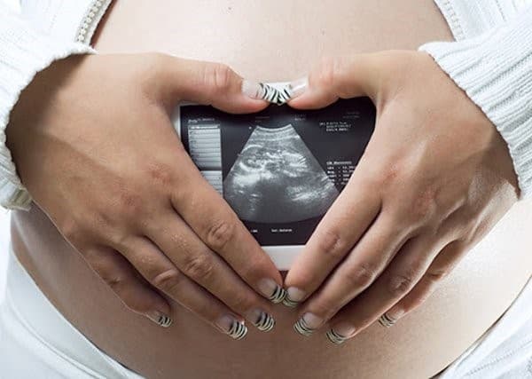 Thai nhi 15 tuần nằm sấp có ảnh hưởng gì không?