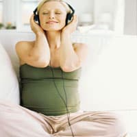 Cách cho thai nhi nghe nhạc khoa học nhất