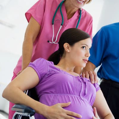 Tư vấn cho sản phụ trong chuyển dạ và ngay sau đẻ