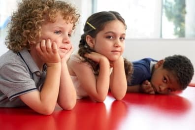 Khói thuốc làm tăng nguy cơ bệnh suyễn ở trẻ