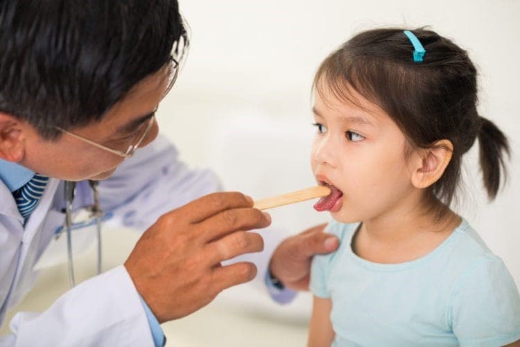 Bé 3 tuổi bị viêm amidan có nguy hiểm không? Nên xử lý thế nào?